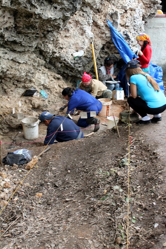 En las excavaciones del sitio Canímar Abajo, se integran varias especialidades científicas. Foto: Esteban R. Grau