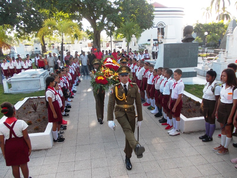 Homenaje en Santiago de Cuba a Flor Crombet