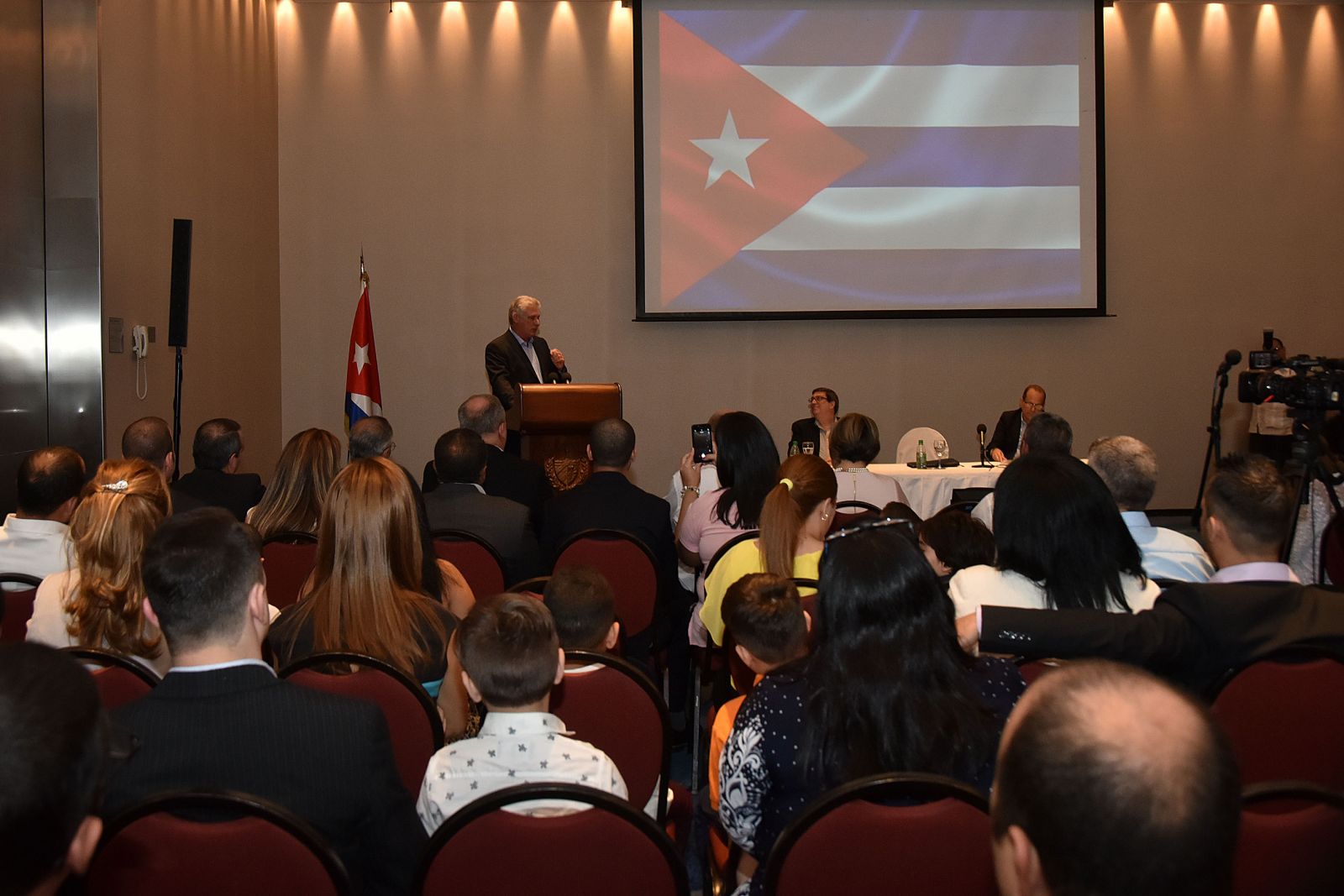 D�az-Canel en Argentina: �La patria somos todos�