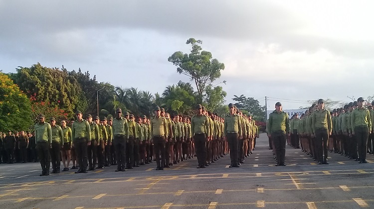 Grad�a el MININT 105 cadetes de Investigaci�n y Criminal�stica