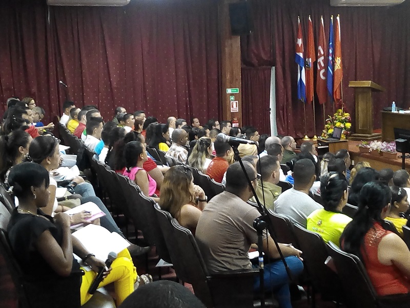 Sesion� en La Habana IX pleno de la Uni�n de J�venes Comunistas 