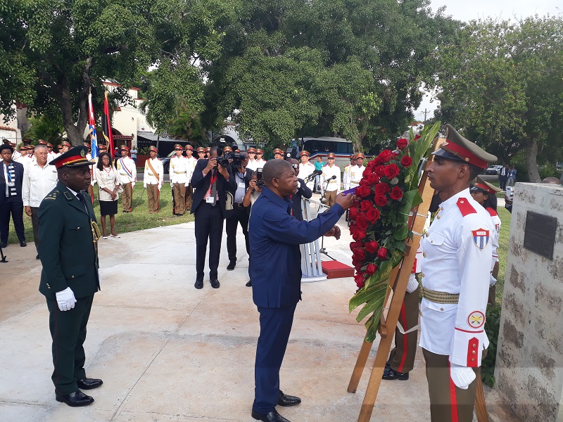 Presidente de Angola rindió tributo en La Habana a Agostinho Neto