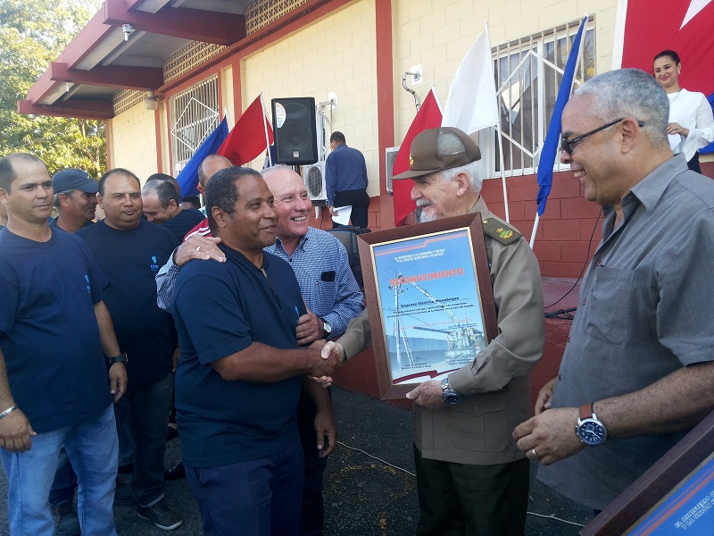 Reconoce Ramiro Vald�s Men�ndez a trabajadores de la Uni�n El�ctrica