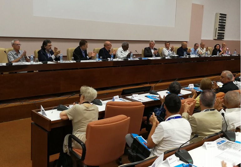 Asiste Díaz-Canel a sesión plenaria del Congreso de intelectuales cubanos