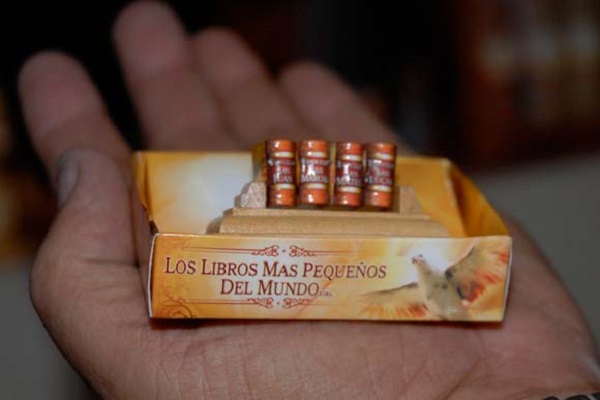 Exponen en FIL 2019 una muestra de los libros más pequeños del mundo