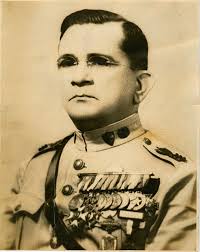 Detr�s de la m�sica: Luis Casas Romero y El Mamb�