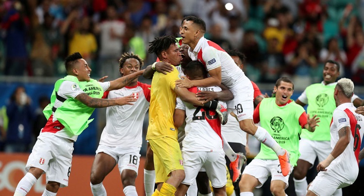 Perú sorprende y elimina a Uruguay en los penales