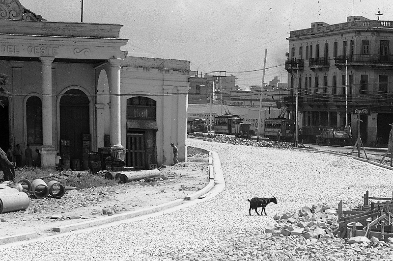 Trasiego de cargas en la Estaci�n de Cristina (1947).