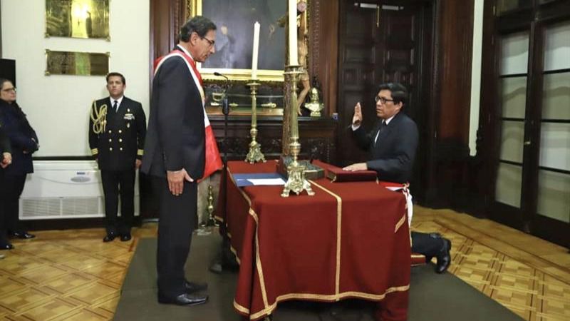 Predomina la calma en un Per� que amaneci� con dos presidentes