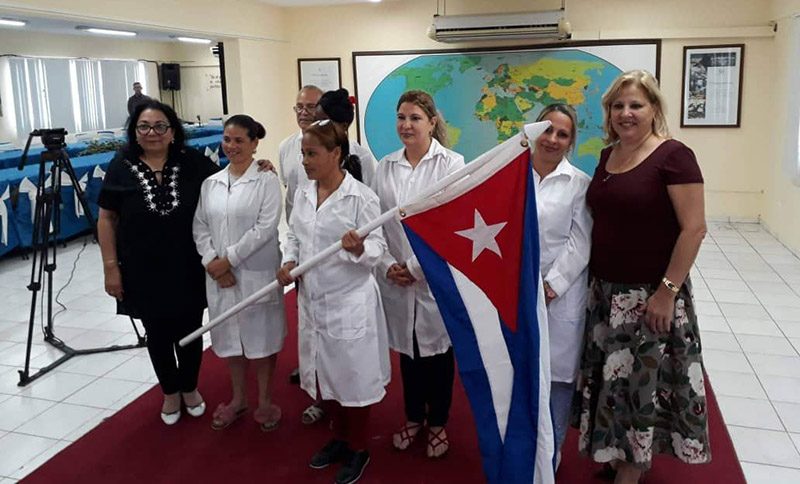 Abanderan brigadas médicas cubanas hacia Suriname y Granada