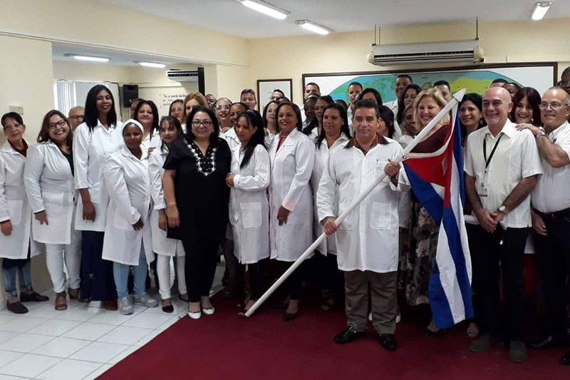 Abanderan brigadas médicas cubanas hacia Suriname y Granada