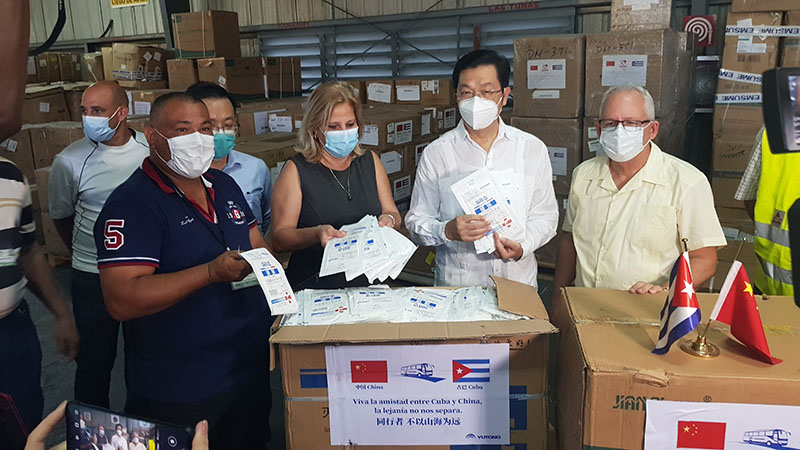 Dona China implementos sanitarios para contener la COVID-19 en Cuba