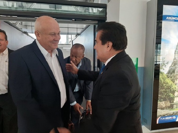 Encabeza viceprimer ministro Tapia Fonseca delegación cubana a traspaso presidencial en Guatemala