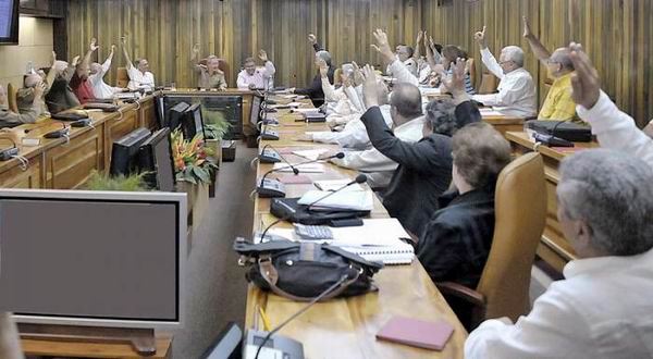 Los miembros del Consejo de Ministros aprobaron que los incrementos se inicien a partir del 1ro. de junio del presente año, con los salarios correspondientes a lo trabajado en el mes de mayo. Foto: Estudio Revolución Los miembros del Consejo de Ministros aprobaron que los incrementos se inicien a partir del 1ro. de junio del presente año, con los salarios correspondientes a lo trabajado en el mes de mayo. Foto: Estudio Revolución