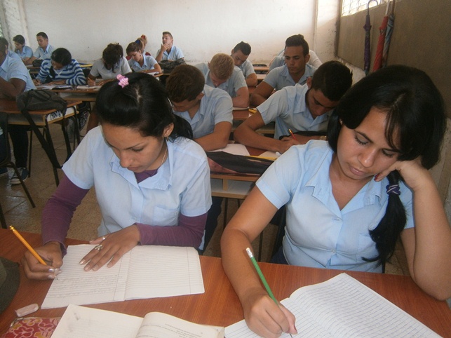 Estudiantes y educadores listos en el inicio del curso escolar en Cienfuegos. Foto Mireya Cabrera Ojeda.