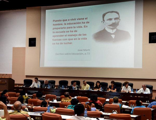  (�C�mo enamorar a ni�os, adolescentes y  j�venes con el estudio de la Historia de Cuba? (+Audio)