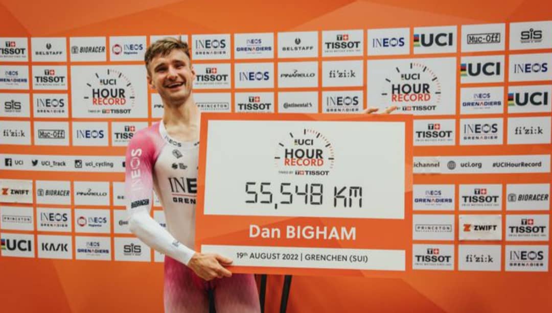 Récord de la hora en pista tiene nueva marca 55.548 km, Dan Bigham es el protagonista