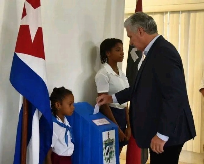 Presidente cubano ejerce su derecho al voto en elecciones municipales del Poder Popular