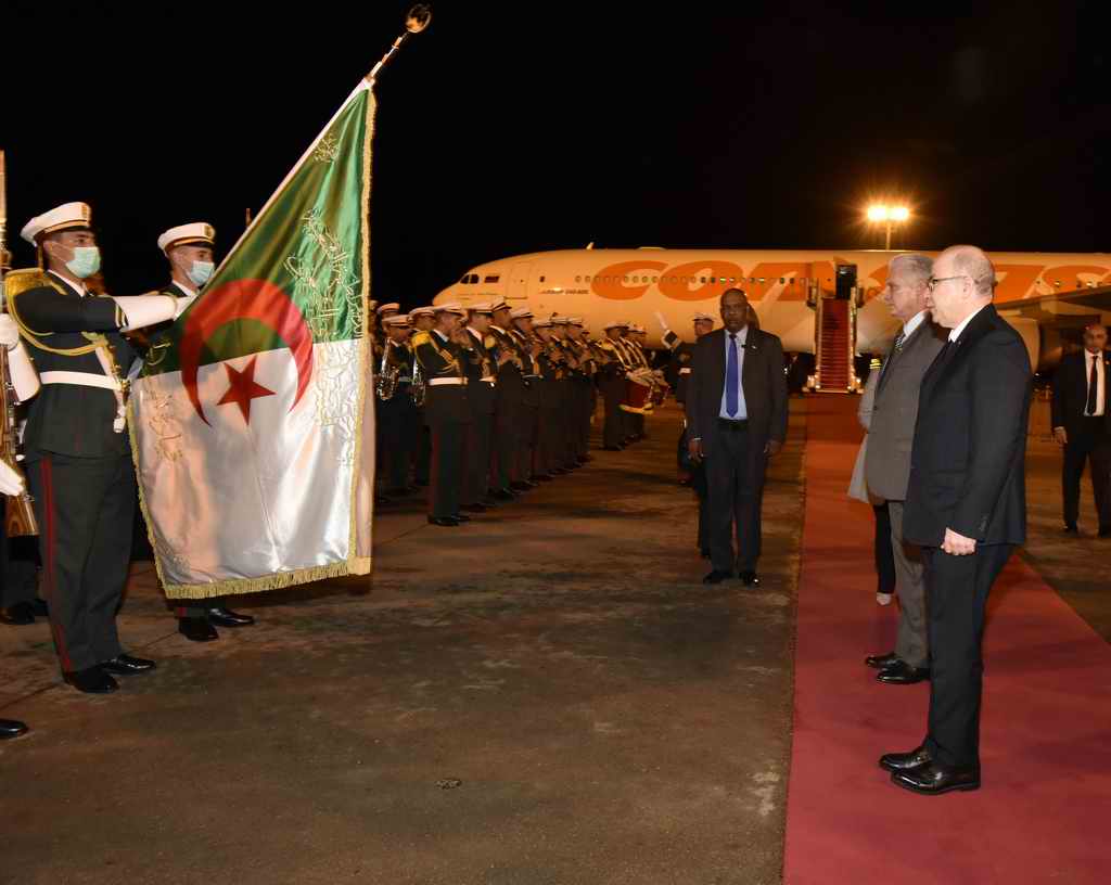 Presidente de Cuba llega a Argelia en visita oficial
