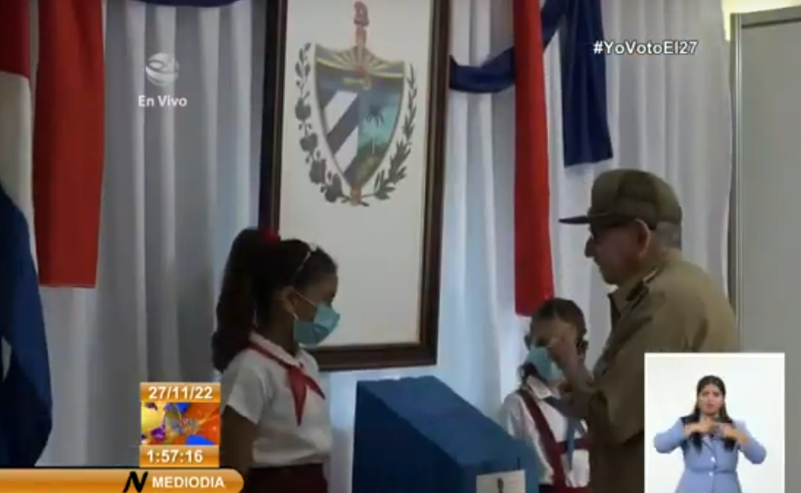Acude a las urnas el General de Ejército Raúl Castro Ruz 