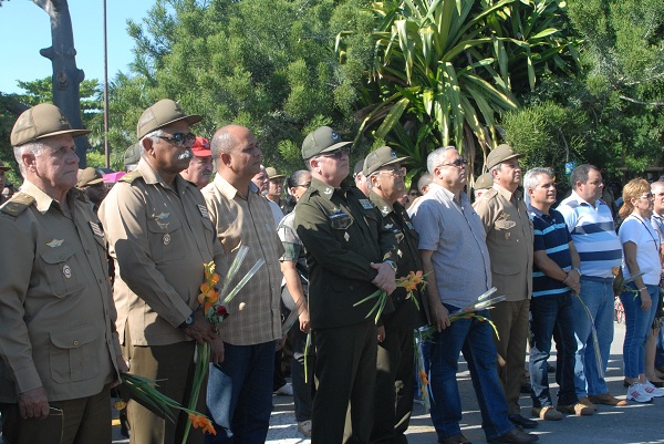 Cuba rinde homenaje a Camilo Cienfuegos Cuba rinde homenaje a Camilo Cienfuegos