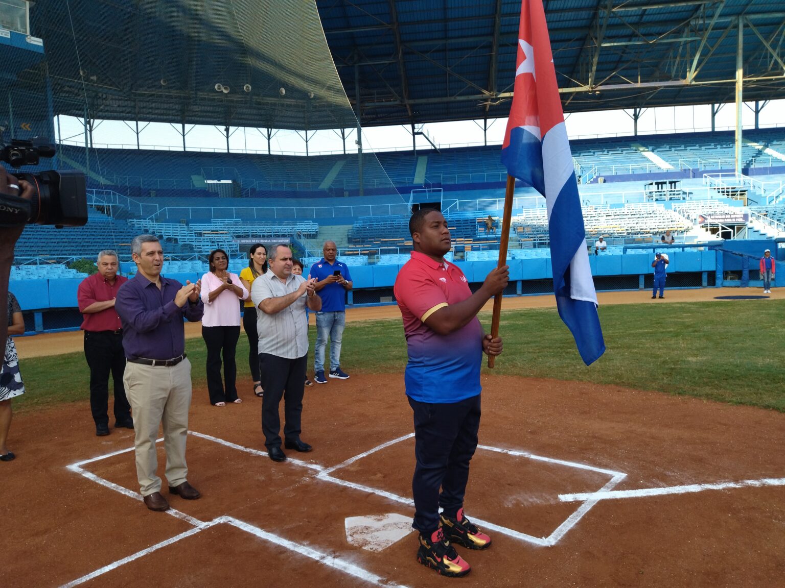 Abanderada selección cubana para el V Clásico Mundial Radio Rebelde